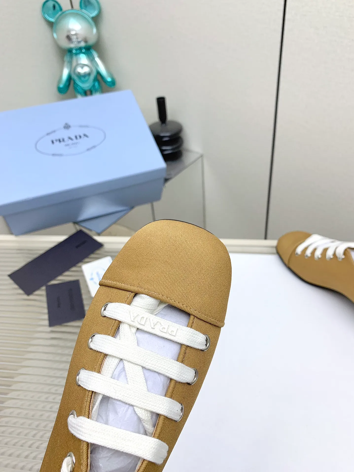 👟👟Ex-factory price 620👟👟 (Higher version) Prada 25/Spring and Summer Catwalk New lace-up hollow shoelace Mary Jane thick heel shoes This year’s lace-up element is super popular and really fashionable. I am obsessed with the appearance and comfort! The salty or sweet doll head design is full of girlishness. It is retro and playful yet elegant. The key is that it is easy to wear. ✔️Upper: original customized fabric ✔️Inner: sheepskin ✔️Outsole: genuine leather outsole imported from Italy ✔️Size: #35-41 (40.41 custom-made, non-refundable)